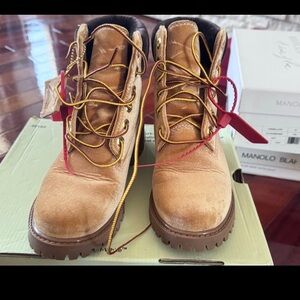 Off-White X Timberland size6 run smaller